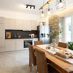Апартаменты Luxury Apartment, In The Old Town On The Lake...