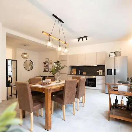 Luxury Apartment, In The Old Town On The Lake... *