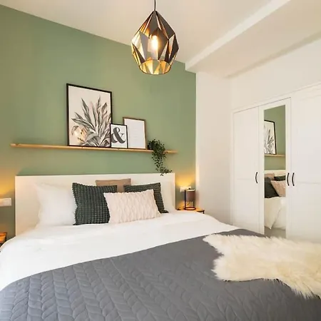 Luxury Apartment, In The Old Town On The Lake... *