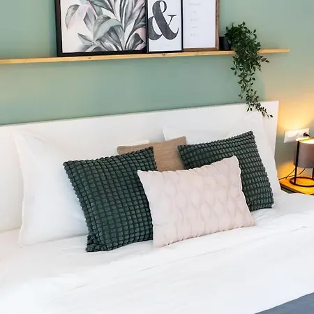 Luxury Apartment, In The Old Town On The Lake... דירה